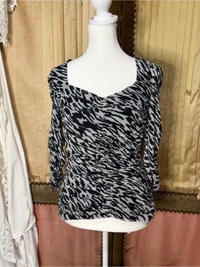 White House Black Market Black & White Ruched Animal-Print Long Sleeve Top